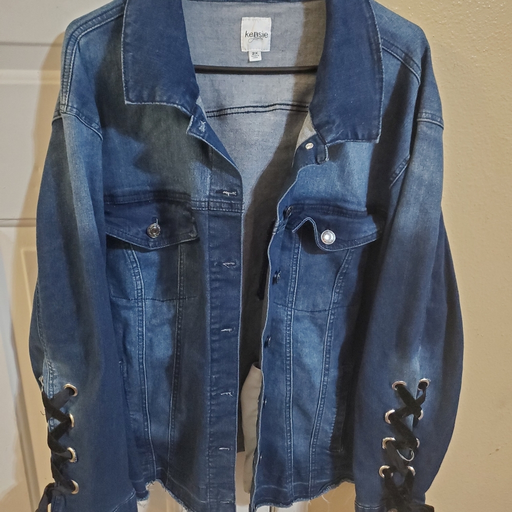 Jean jacket 2X with ribbon lace accents on sleeves